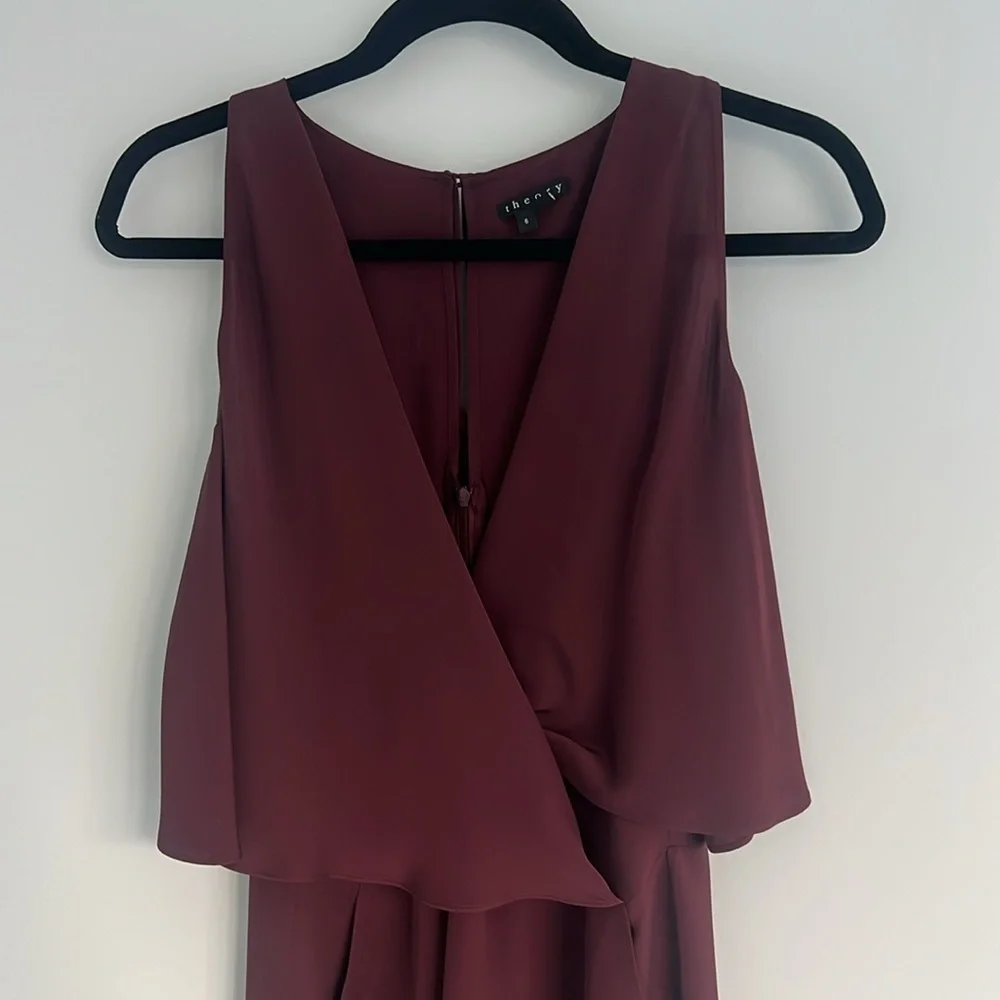 Theory double layer dress with pockets. - Picture 2 of 9